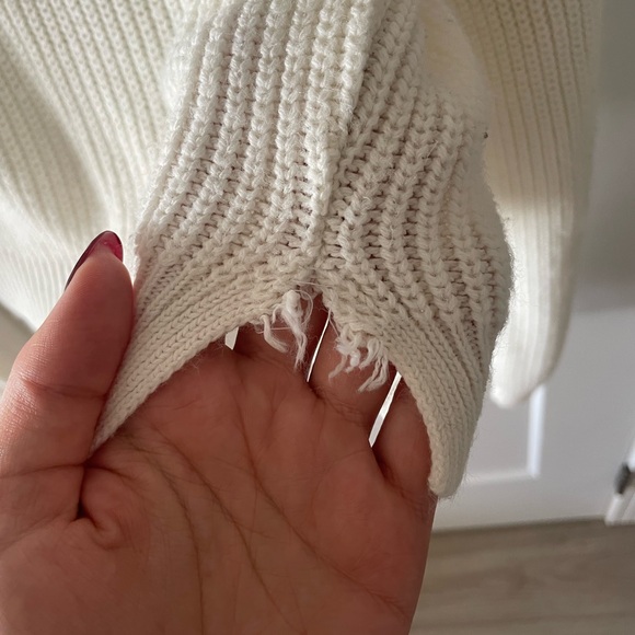 Women’s boohoo cropped v-neck white knit sweater - Picture 4 of 5